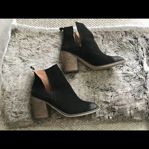 Rebels black suede split shaft ankle size 10